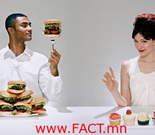 Man-with-burgers-woman-wi-006