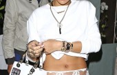 rihanna-at-giorgio-baldi-restaurant-in-los-angeles_1