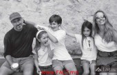 9305710-R3L8T8D-650-135-78373-steve-jobs-family-1410804715-2_png