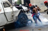 1494235712_170505102033-02-venezuela-tank-rollover-0503-super-169