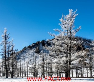 the-mongolian-countryside-is-beautiful-in-winter-photo-credit-philipp-weindich