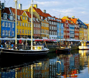 244233-30082019-1567157682-1691639478-1024px-Nyhavn_copenhagen